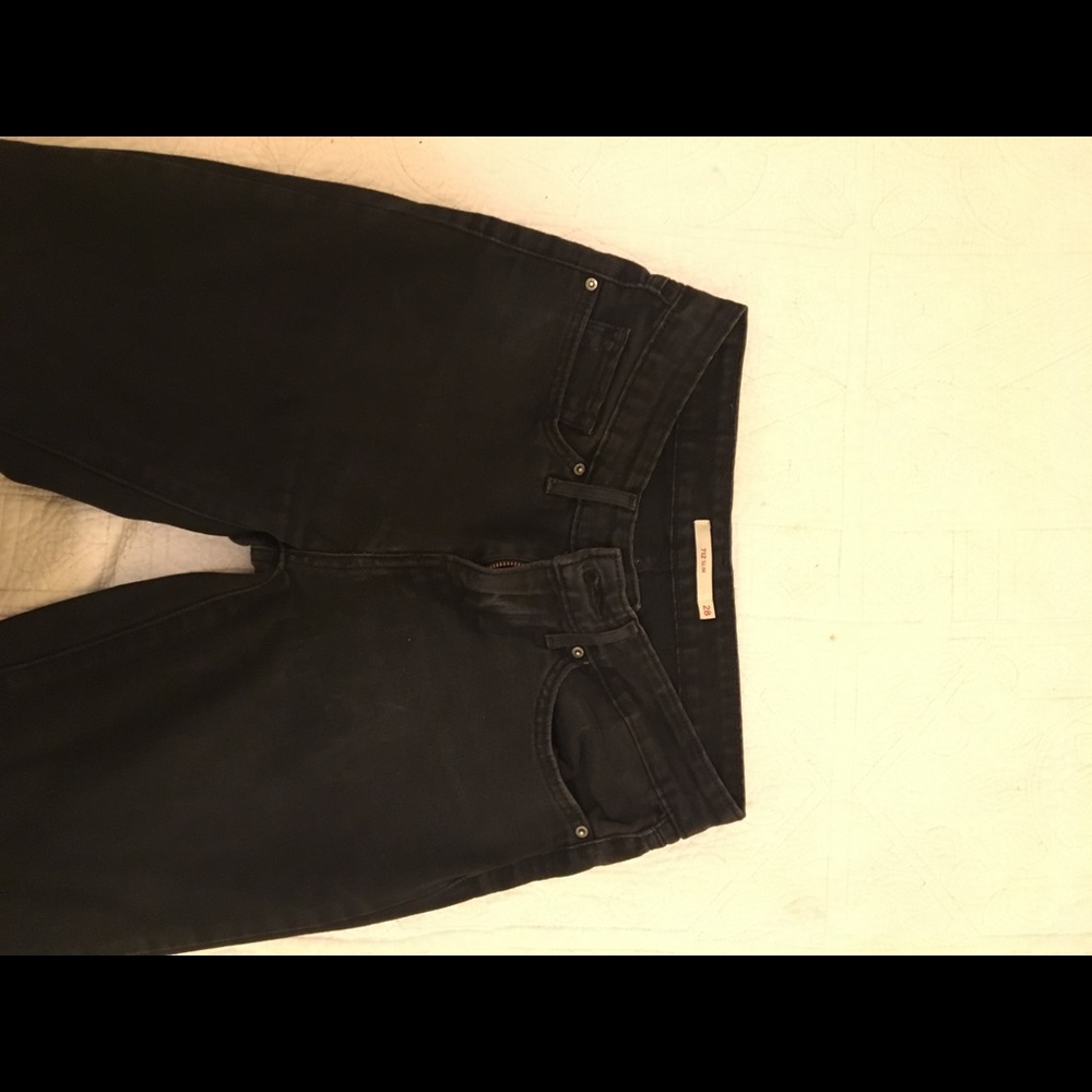 Black Levi size 28 straight leg